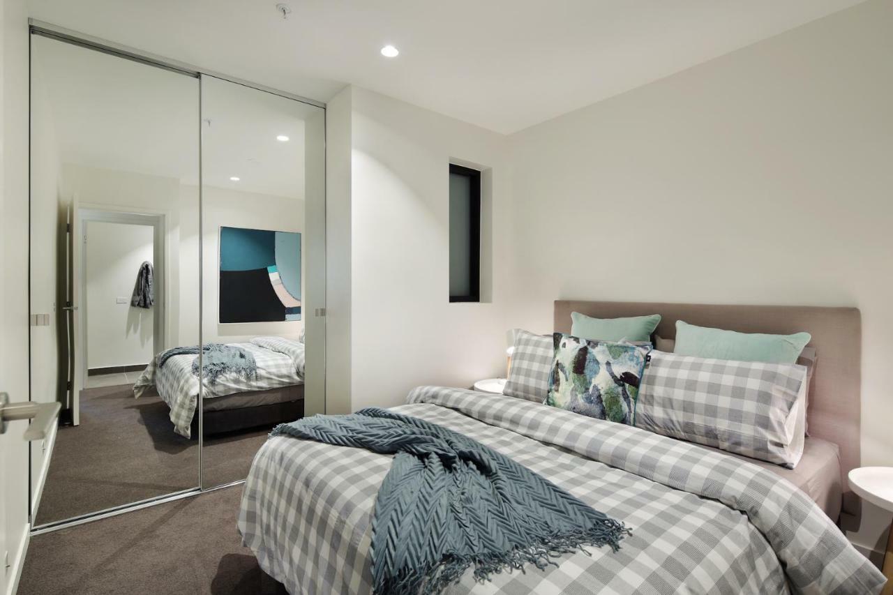 Experience Platinum Hotel Apartments เมลเบิร์น ภายนอก รูปภาพ