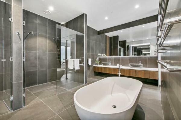Experience Platinum Hotel Apartments เมลเบิร์น ภายนอก รูปภาพ