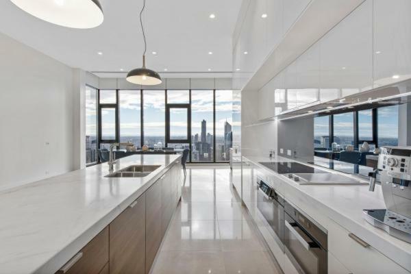 Experience Platinum Hotel Apartments เมลเบิร์น ภายนอก รูปภาพ