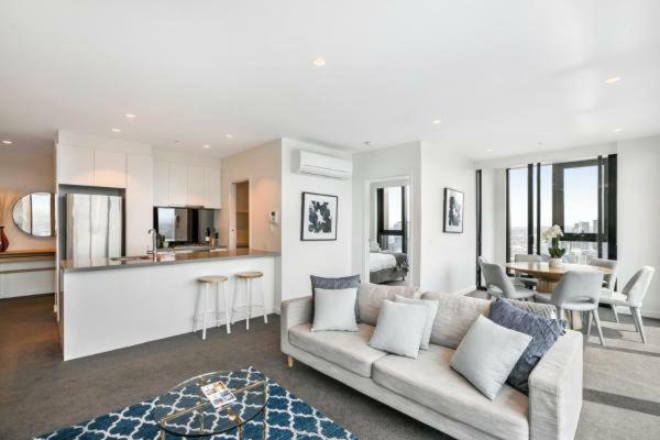 Experience Platinum Hotel Apartments เมลเบิร์น ภายนอก รูปภาพ