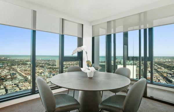 Experience Platinum Hotel Apartments เมลเบิร์น ภายนอก รูปภาพ