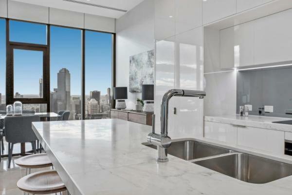 Experience Platinum Hotel Apartments เมลเบิร์น ภายนอก รูปภาพ